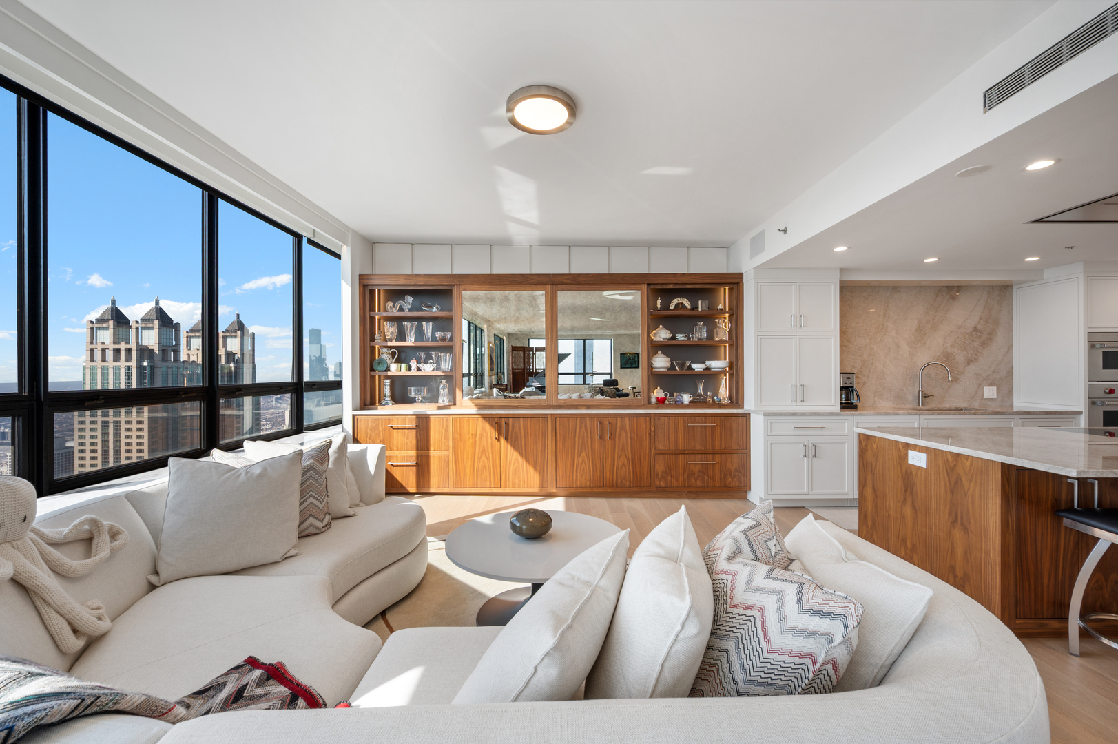 180 E PEARSON Street Unit: 6907