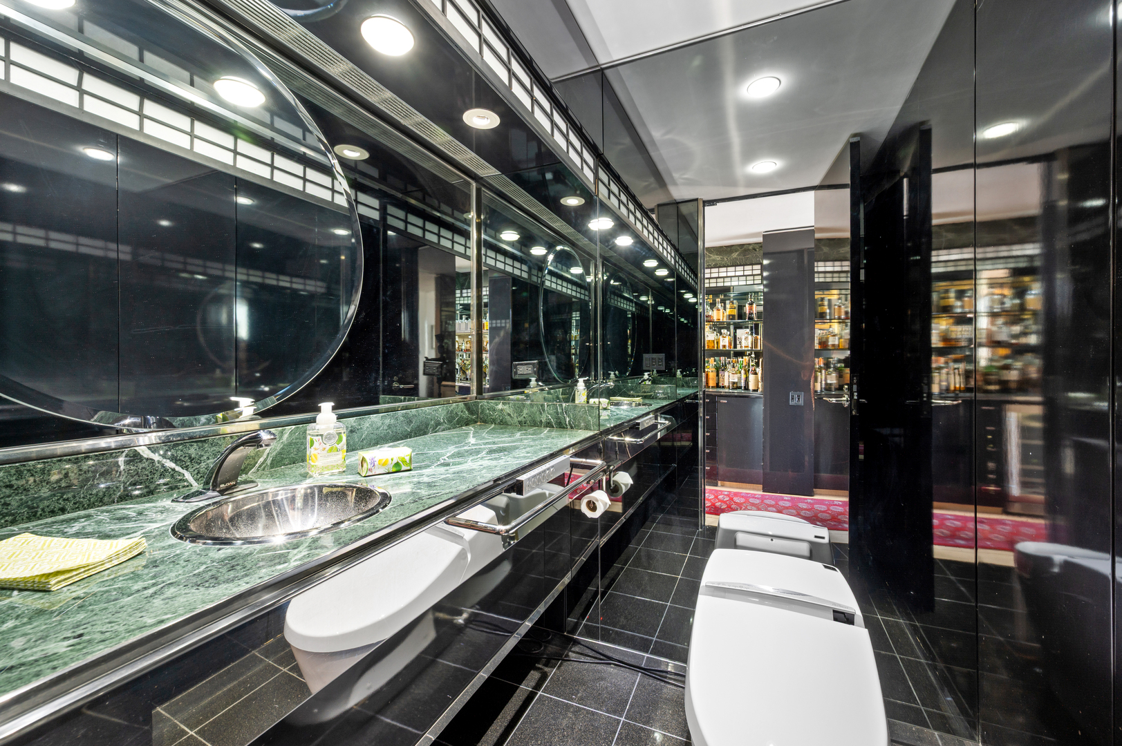 180 E PEARSON Street Unit: 6907