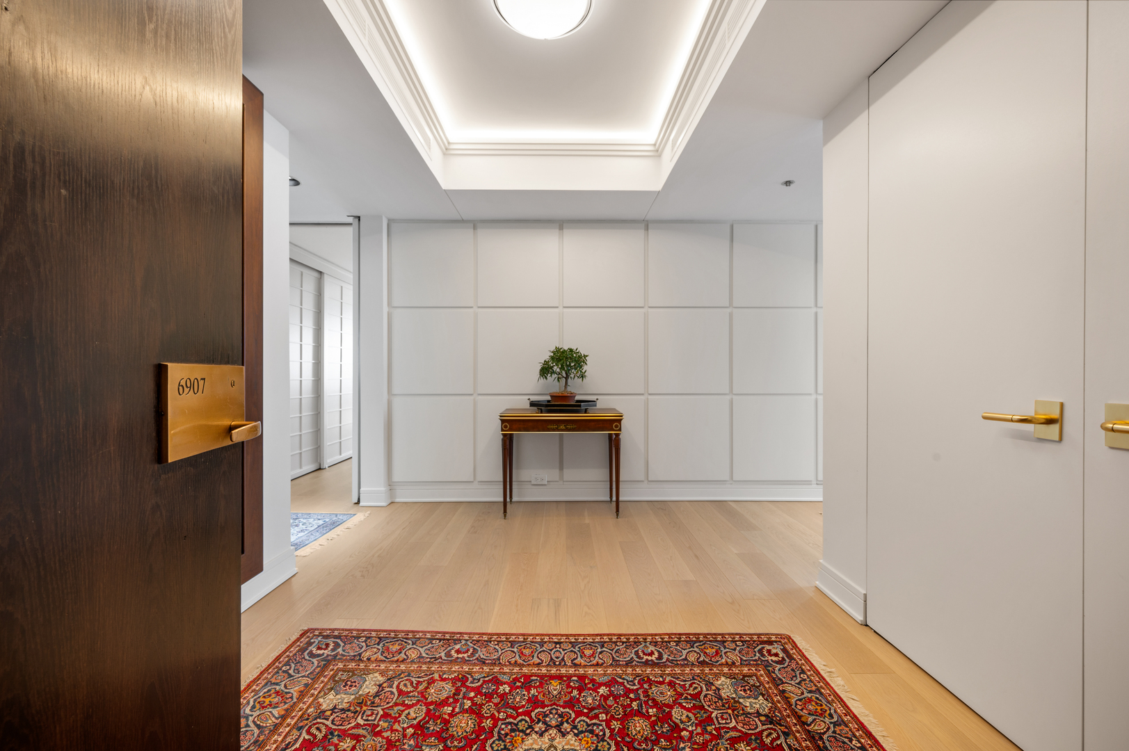 180 E PEARSON Street Unit: 6907