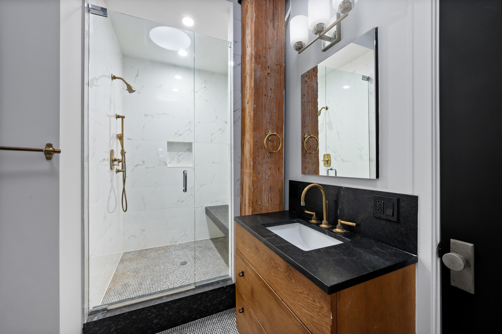 900 W JACKSON Boulevard Unit: 3W