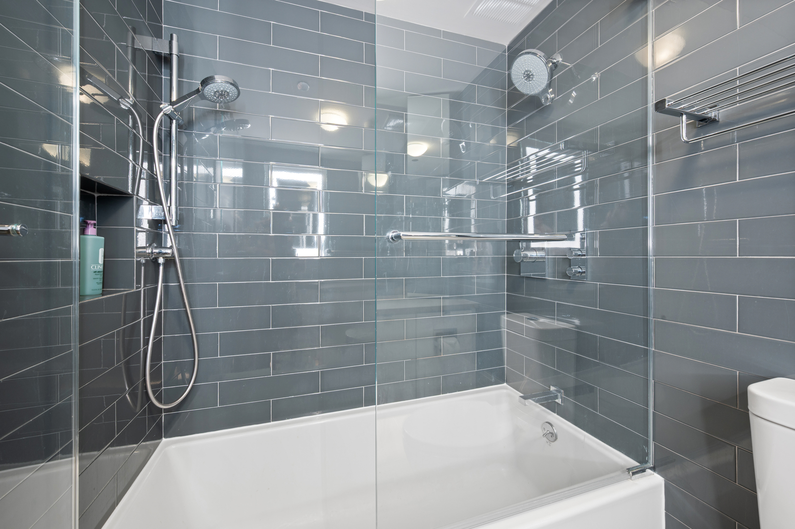 180 E PEARSON Street Unit: 6003
