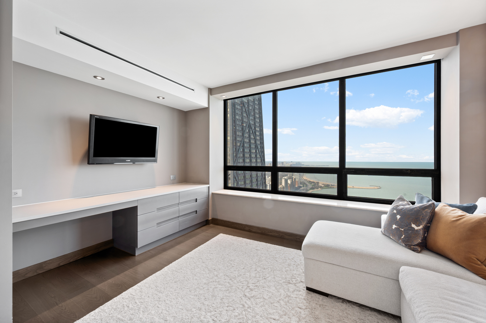 180 E PEARSON Street Unit: 6003
