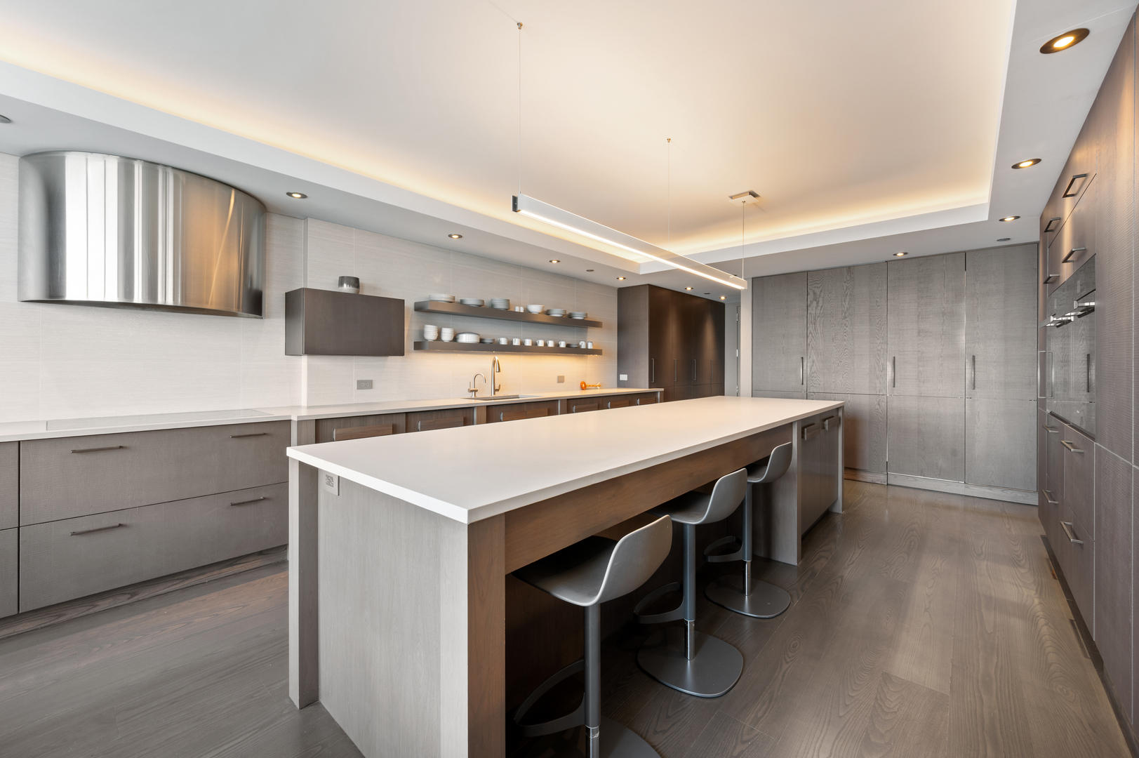 180 E PEARSON Street Unit: 6003