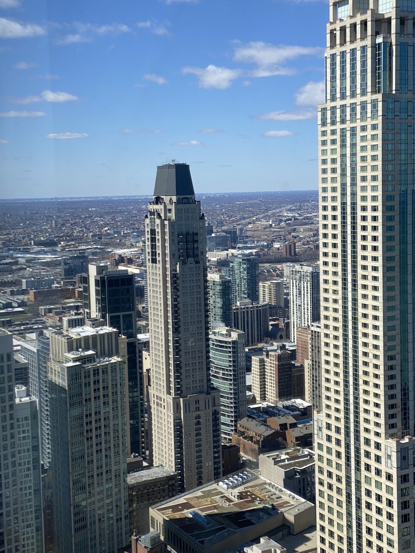180 E PEARSON Street Unit: 6001