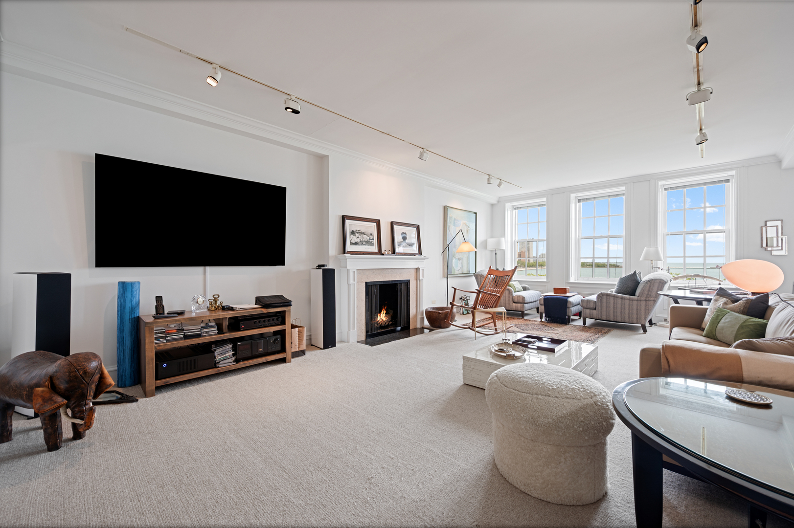 219 E Lake Shore Drive Unit: 6AB