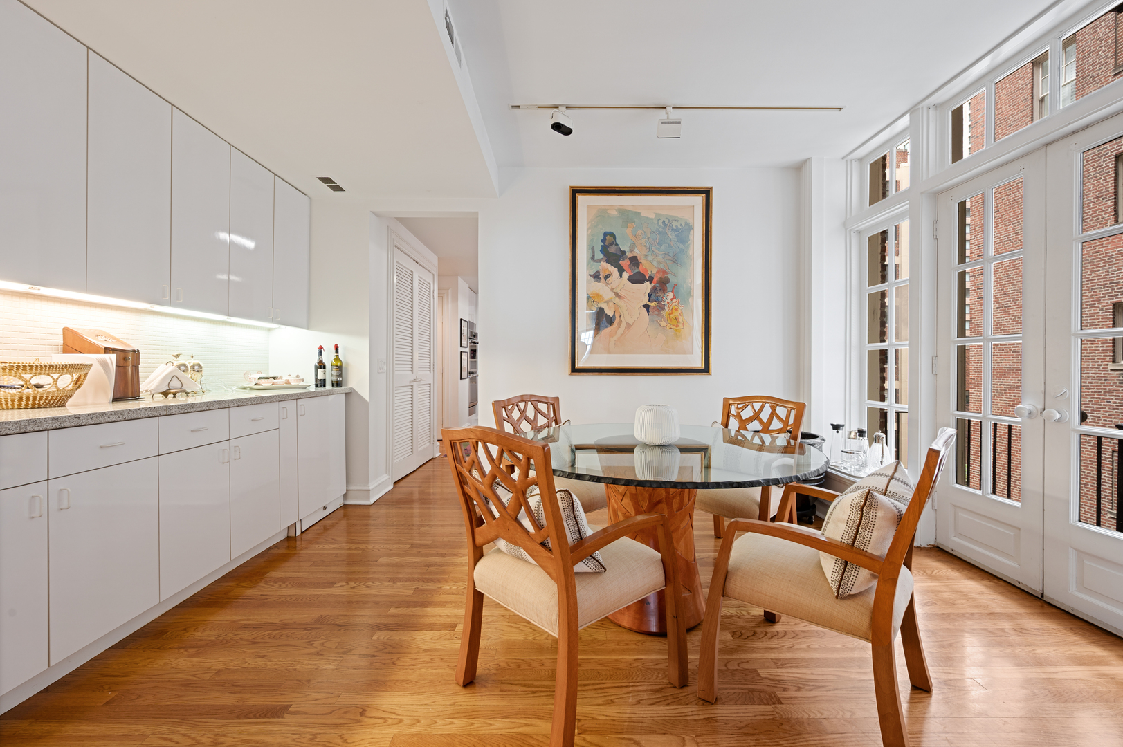 219 E Lake Shore Drive Unit: 6AB