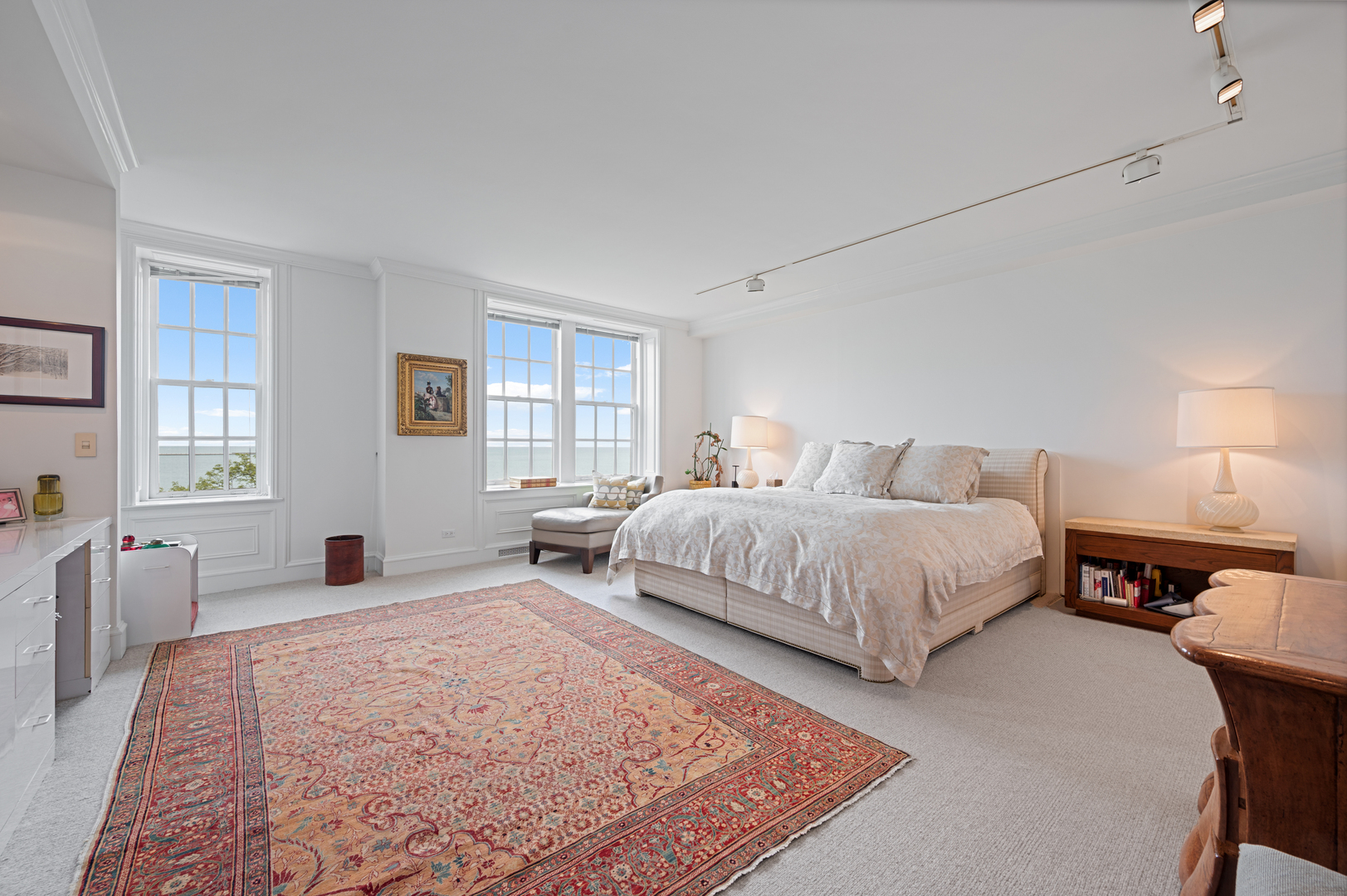 219 E Lake Shore Drive Unit: 6AB