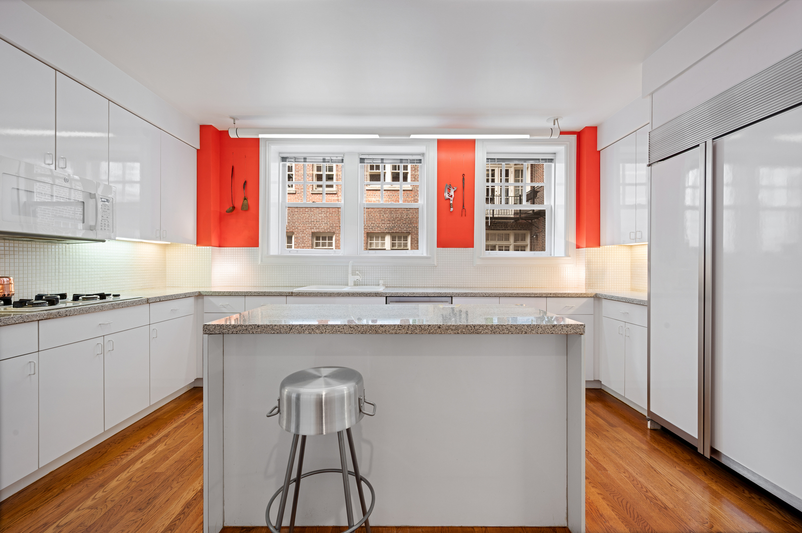 219 E Lake Shore Drive Unit: 6AB