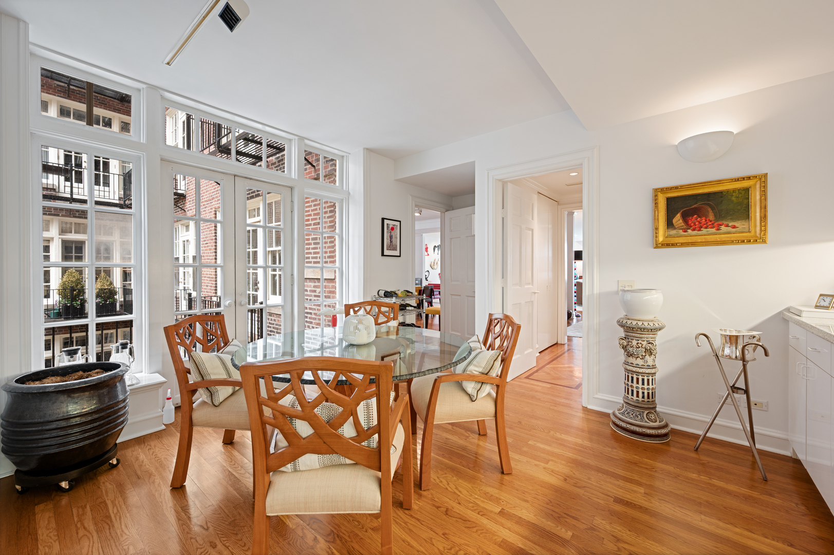 219 E Lake Shore Drive Unit: 6AB