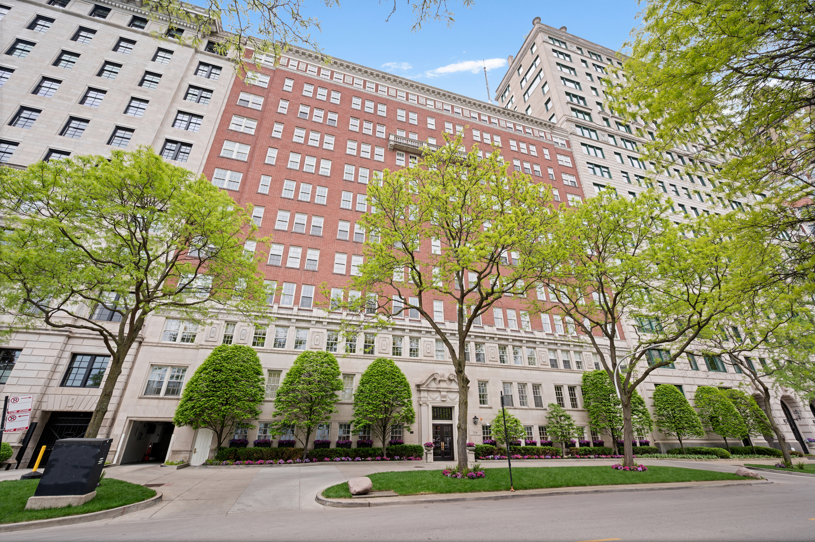 219 E Lake Shore Drive Unit: 6AB