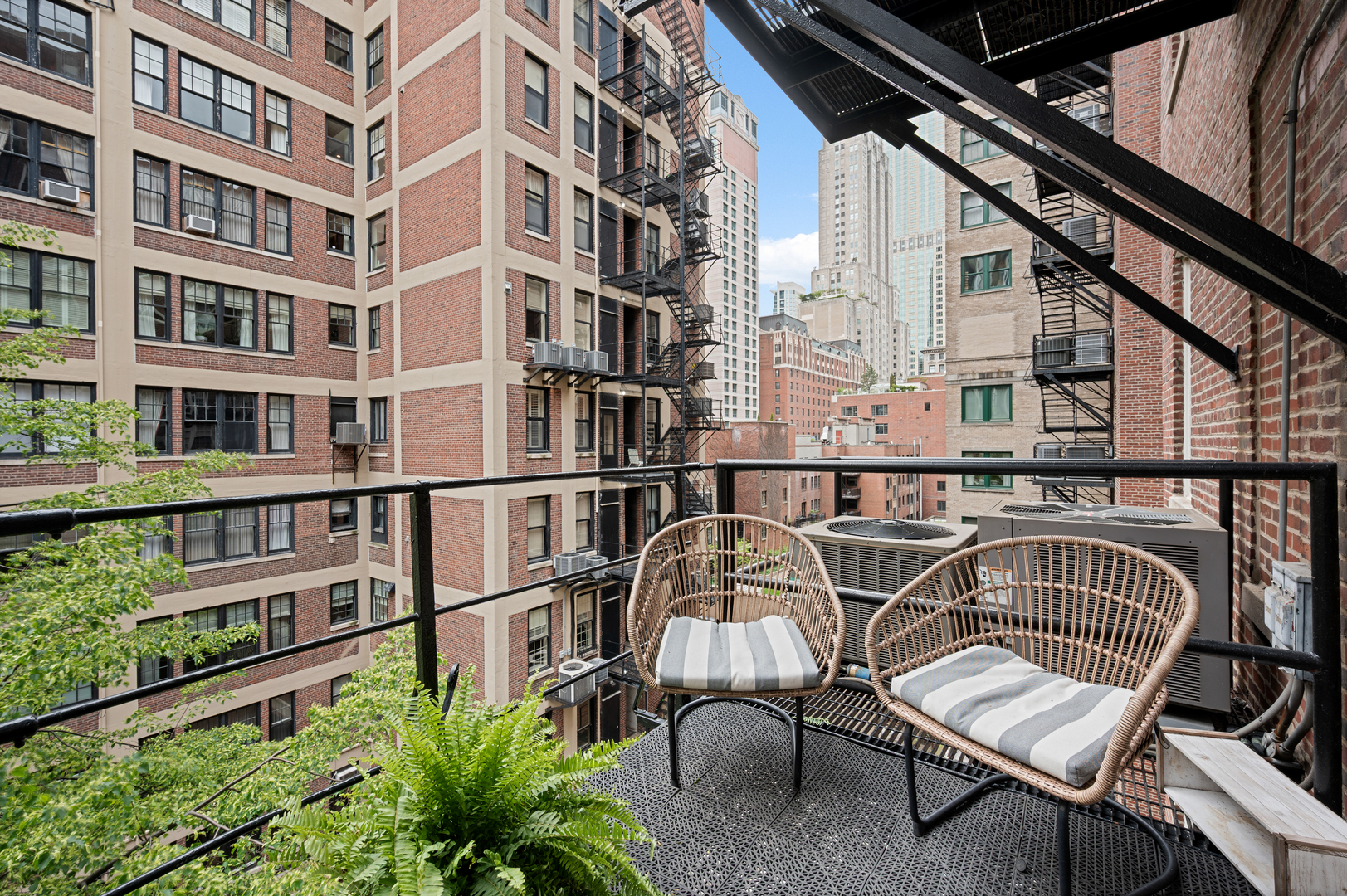 219 E Lake Shore Drive Unit: 6AB