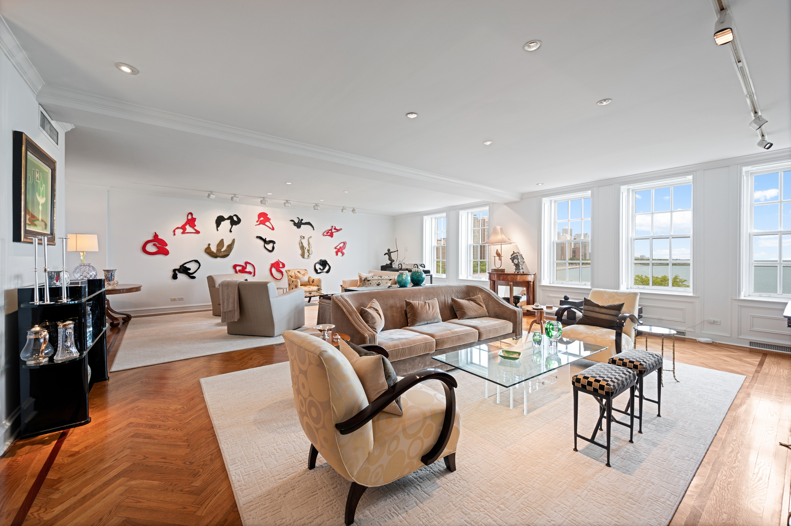 219 E Lake Shore Drive Unit: 6AB