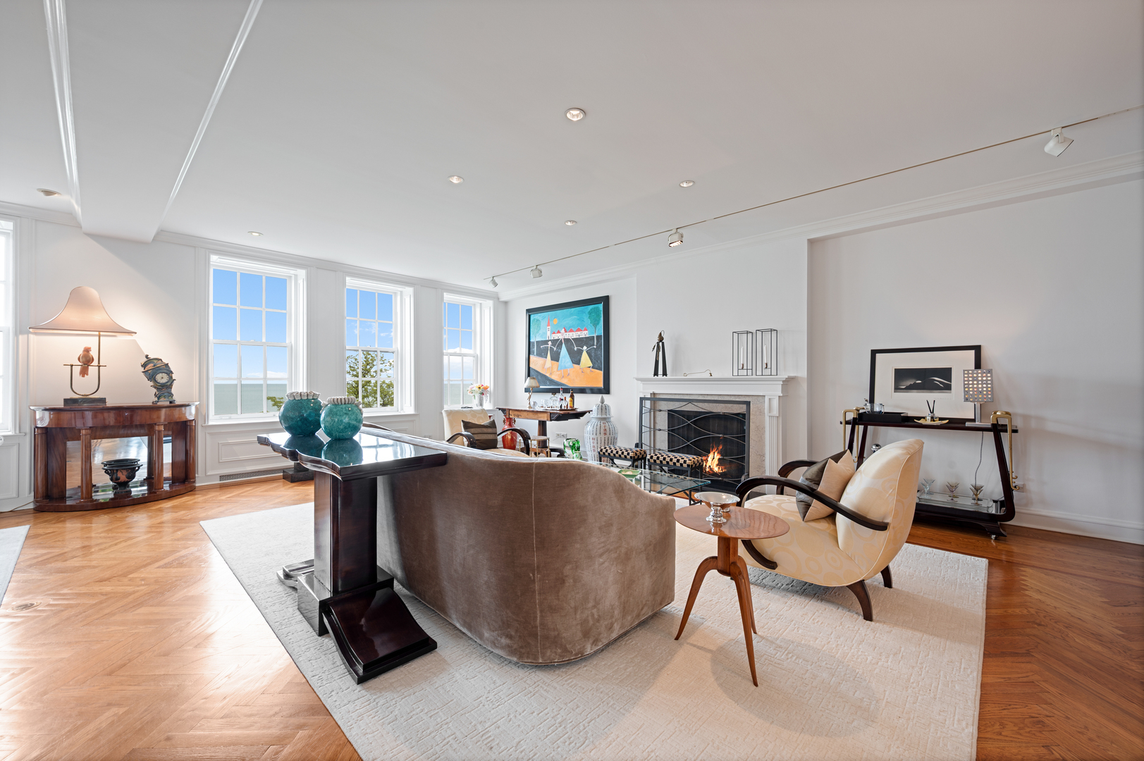 219 E Lake Shore Drive Unit: 6AB