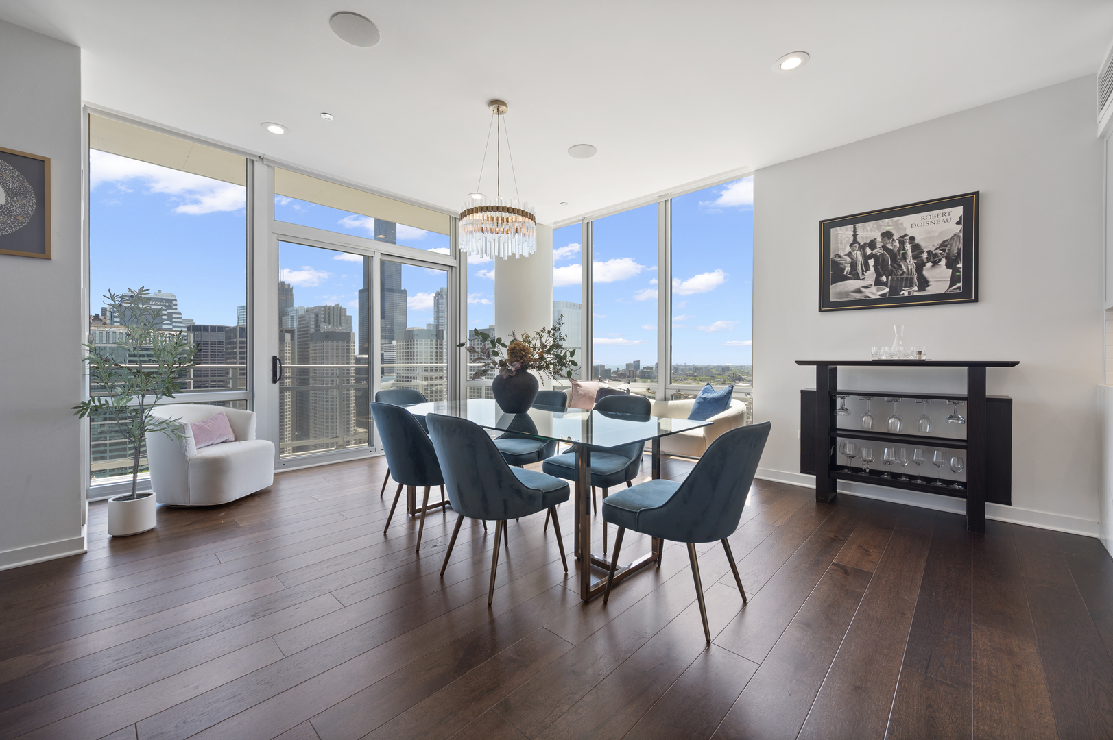 737 W Washington Boulevard Unit: 3607