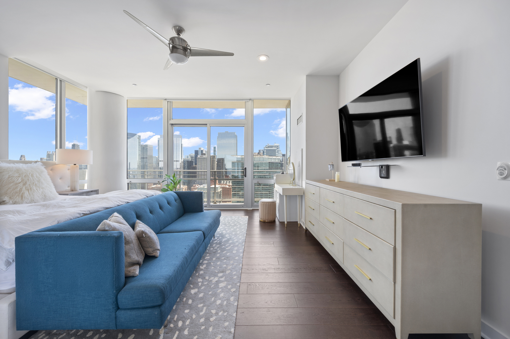 737 W Washington Boulevard Unit: 3607