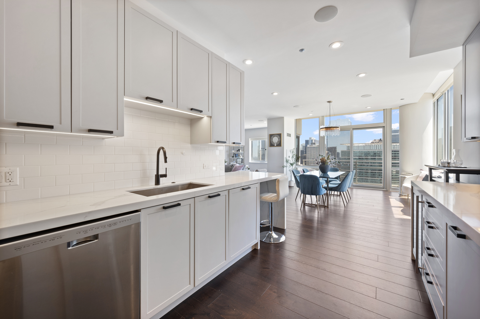 737 W Washington Boulevard Unit: 3607