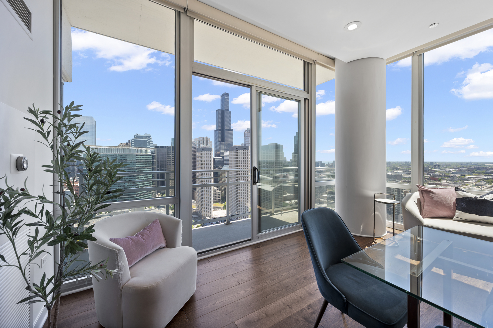 737 W Washington Boulevard Unit: 3607