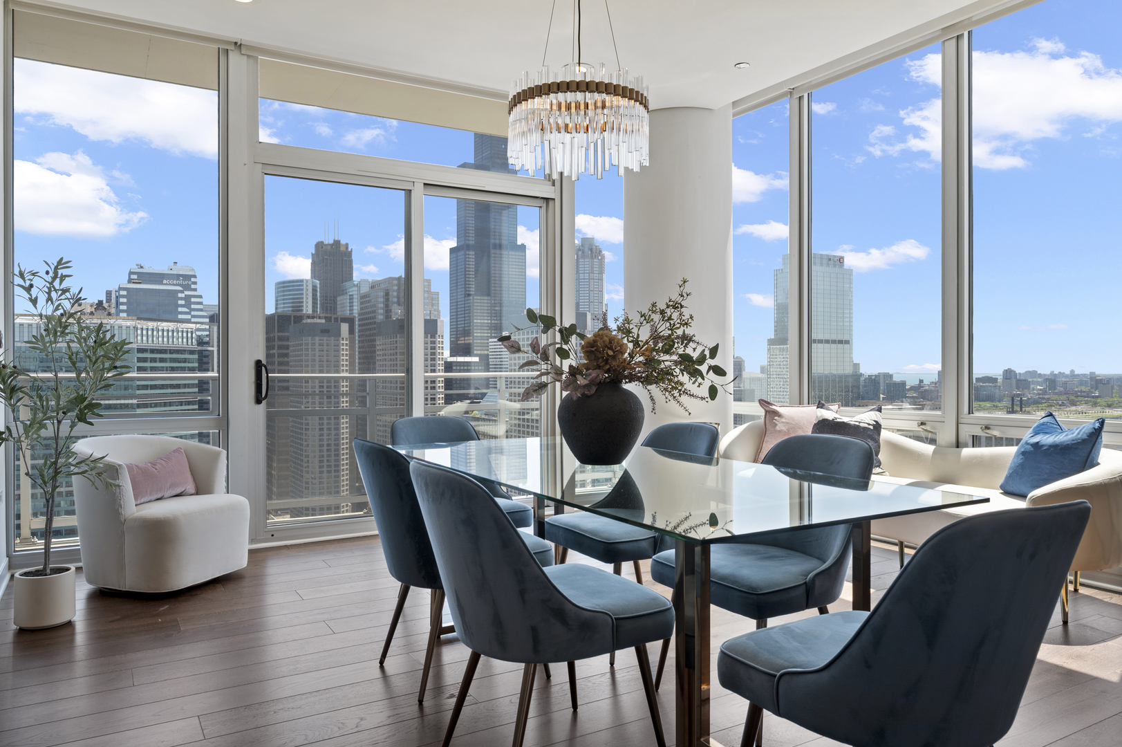 737 W Washington Boulevard Unit: 3607