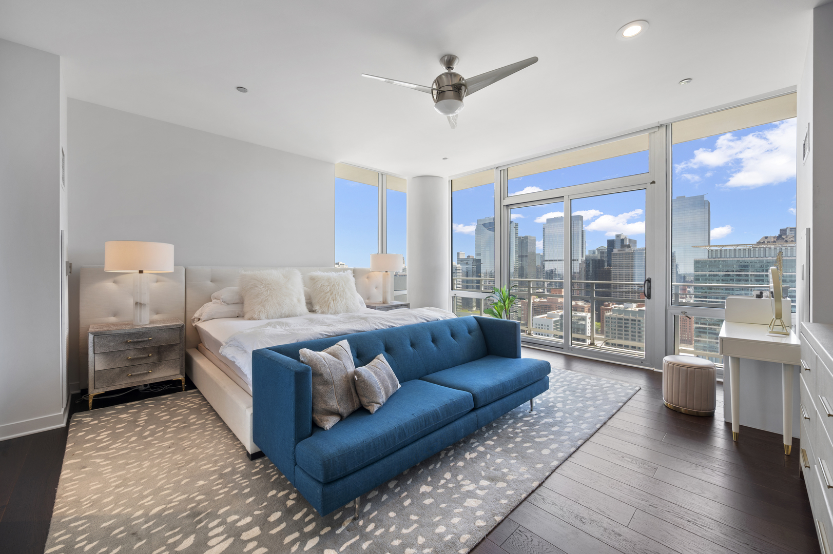 737 W Washington Boulevard Unit: 3607