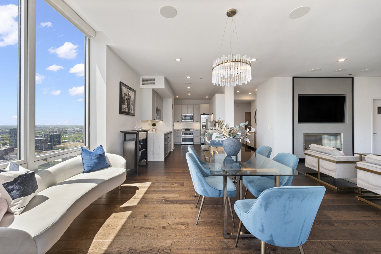 737 W Washington Boulevard Unit: 3607