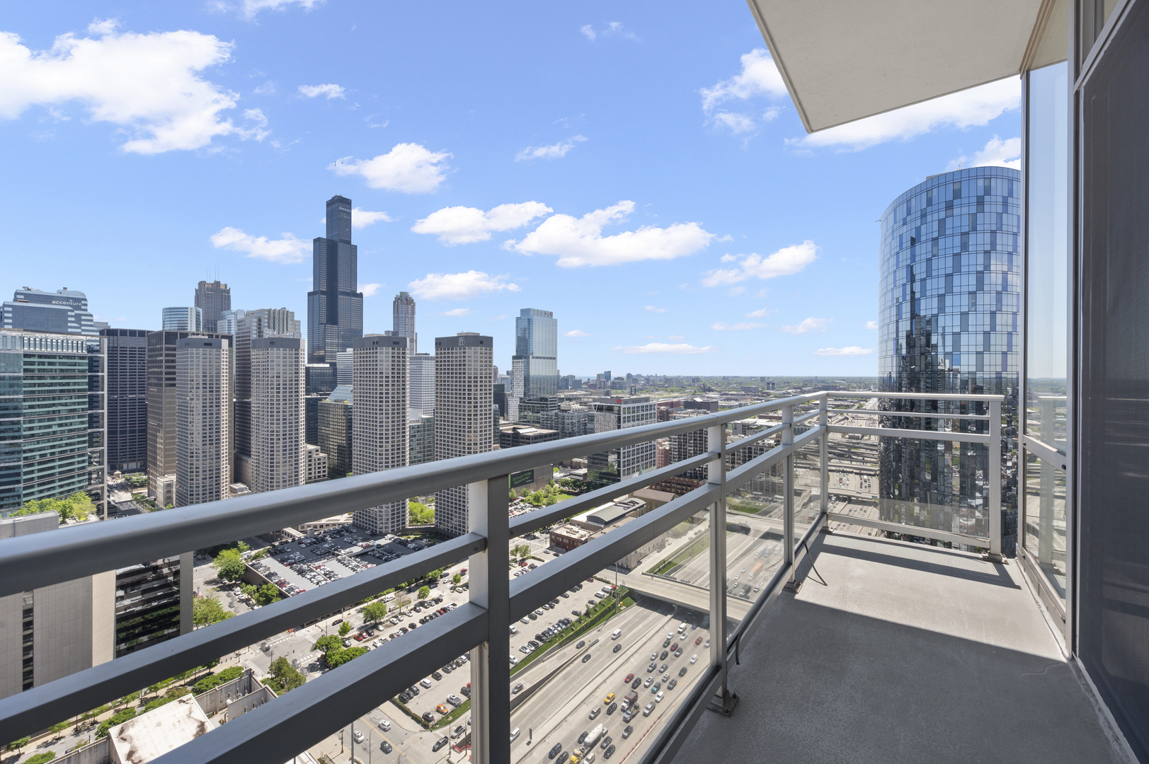737 W Washington Boulevard Unit: 3607