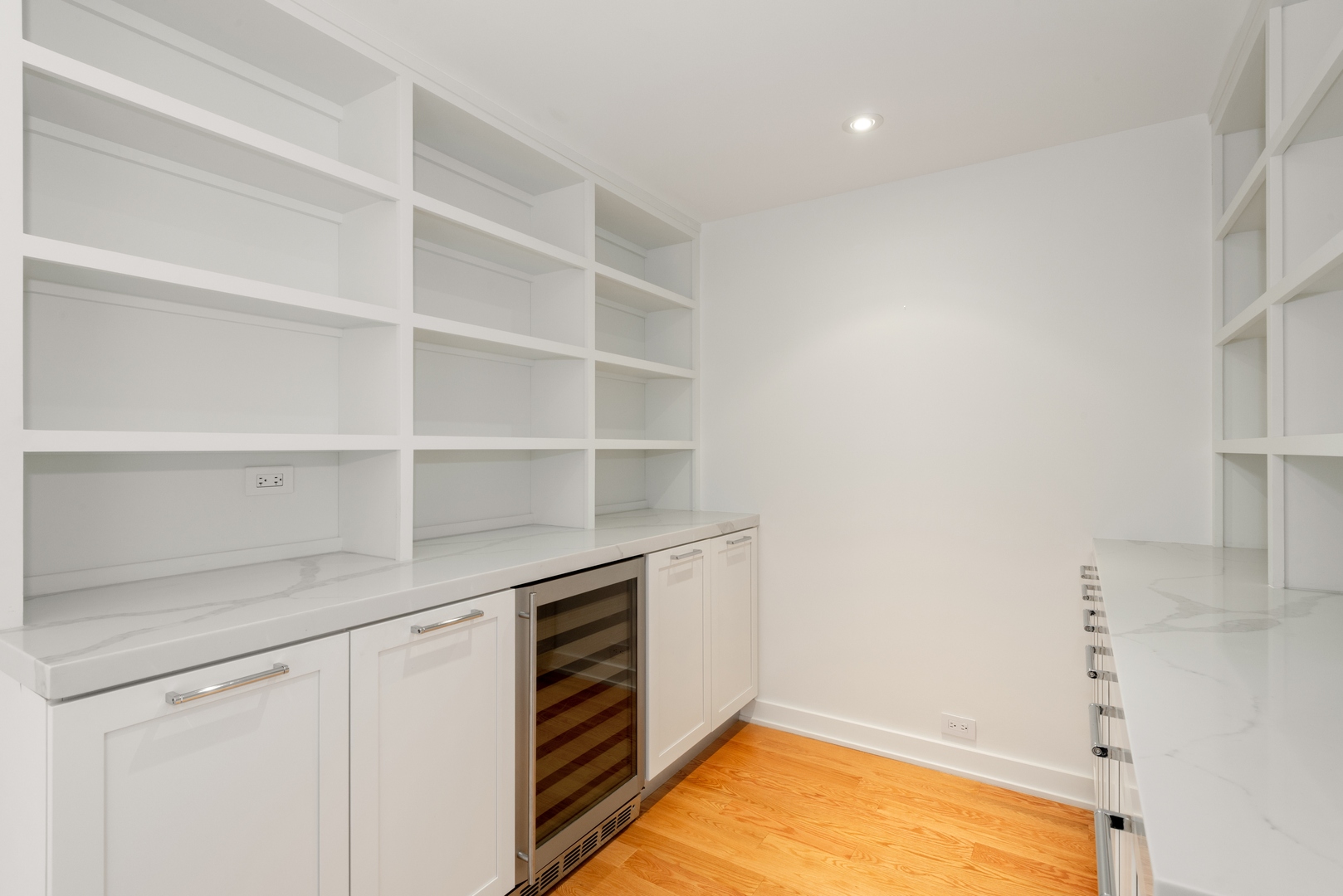 180 E Pearson Street Unit: 4706
