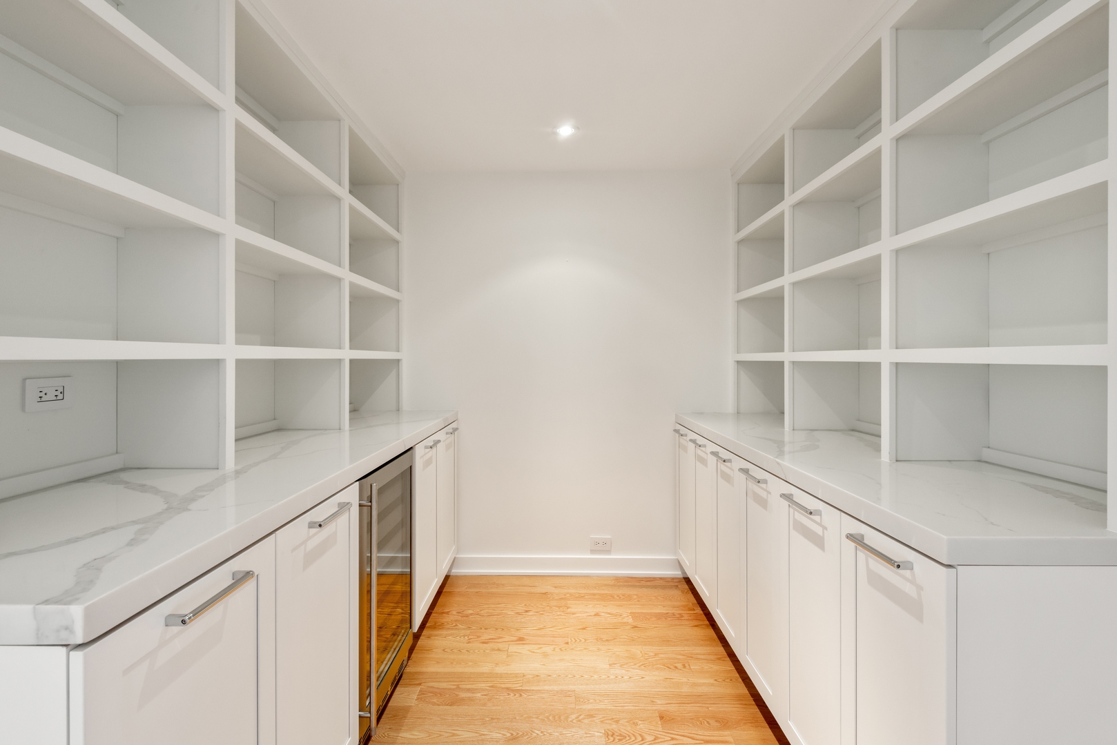 180 E Pearson Street Unit: 4706