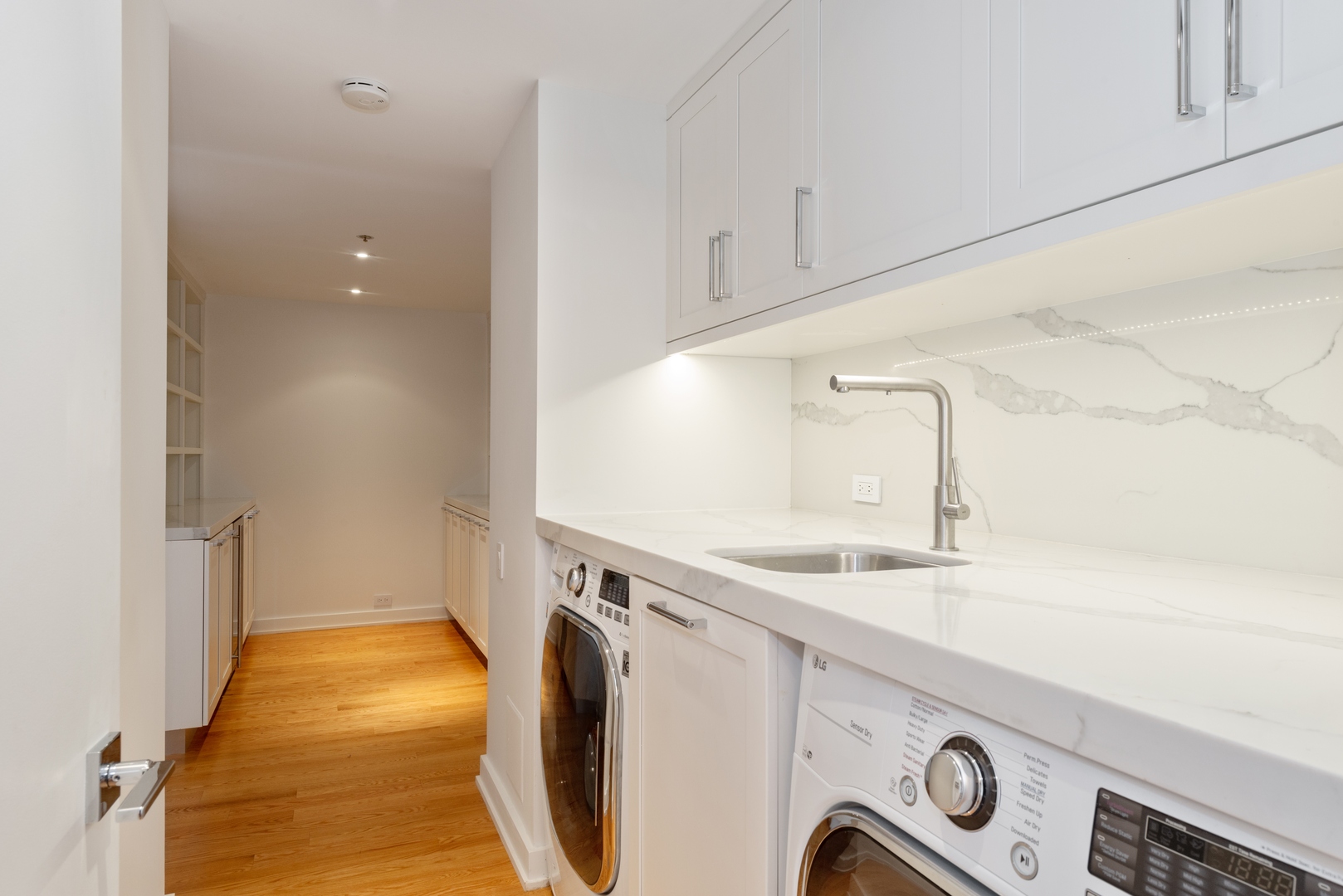 180 E Pearson Street Unit: 4706