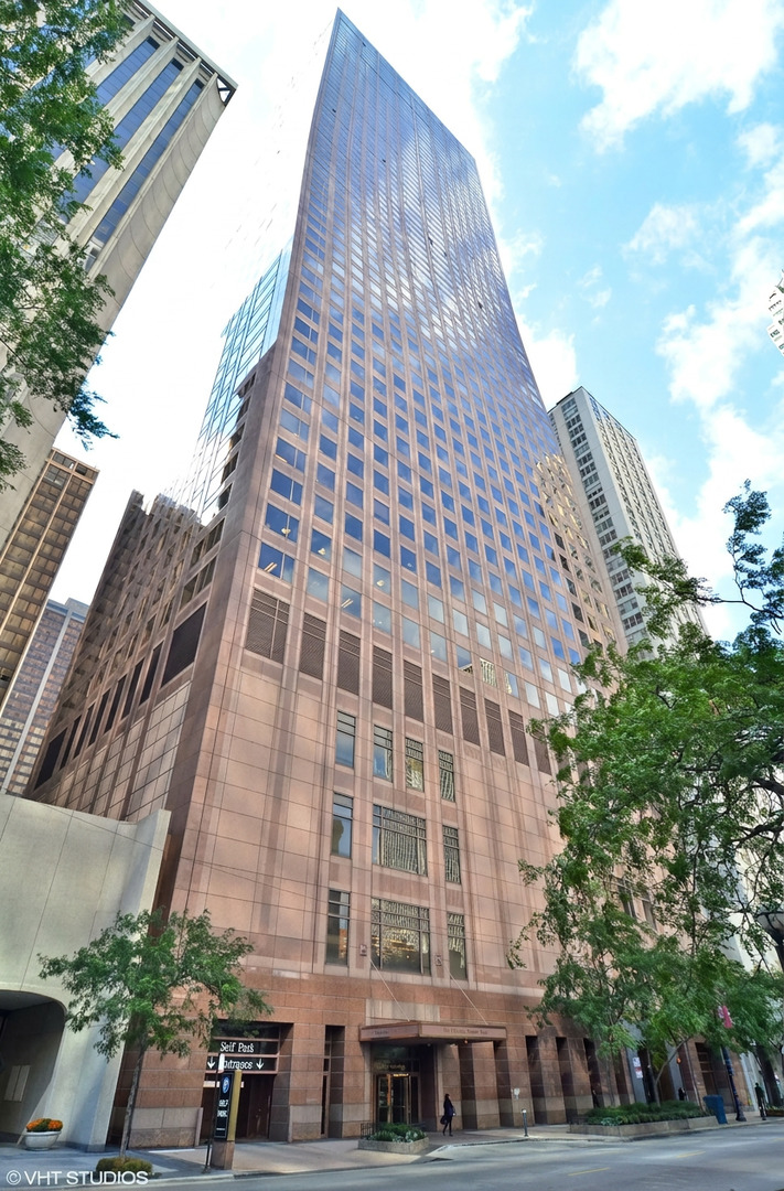 161 E Chicago Avenue Unit: 40DE