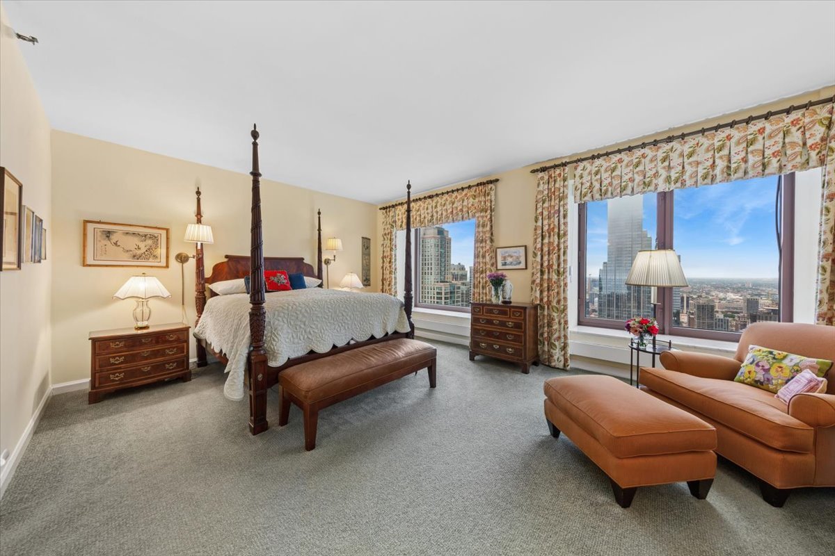 161 E Chicago Avenue Unit: 40DE