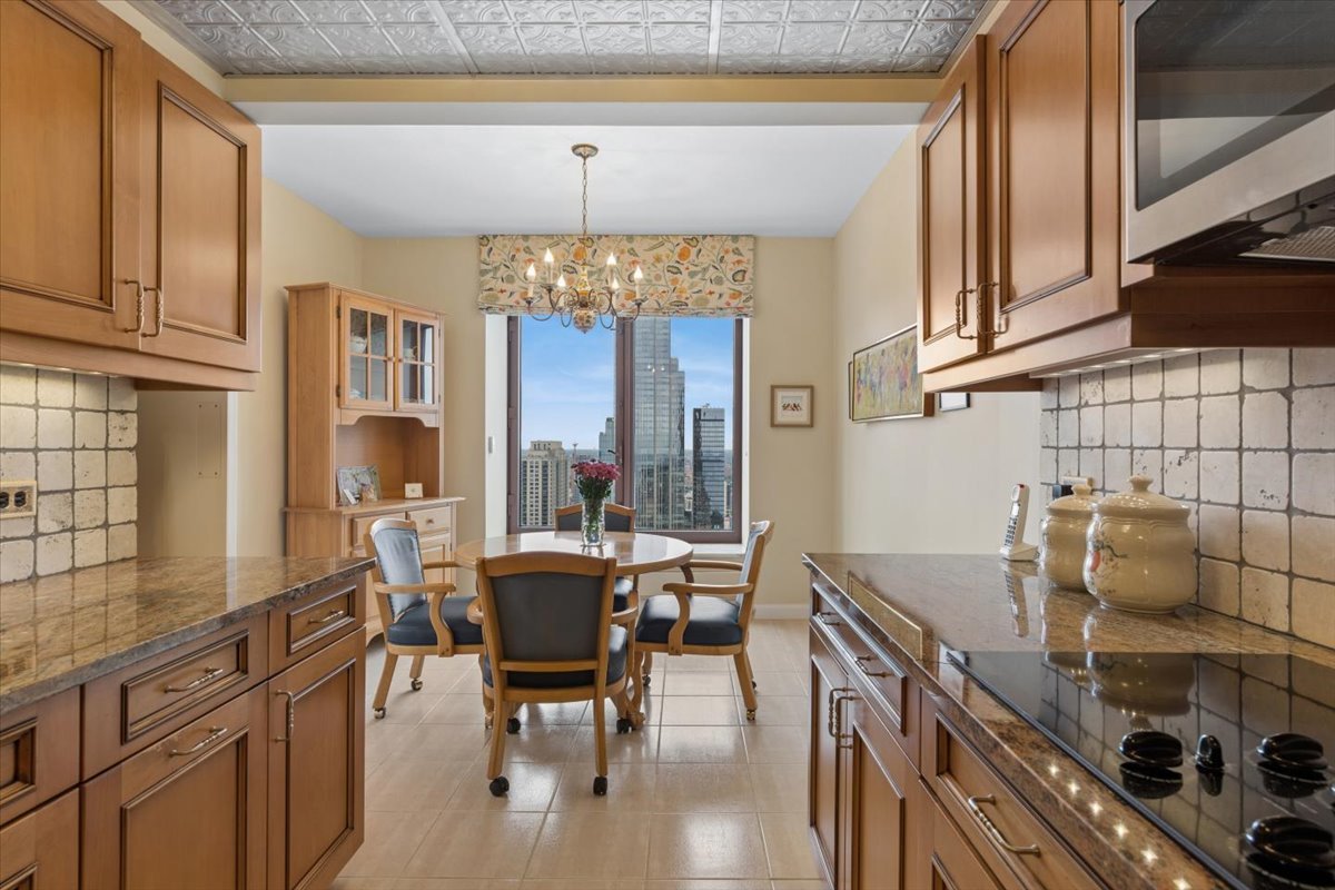 161 E Chicago Avenue Unit: 40DE
