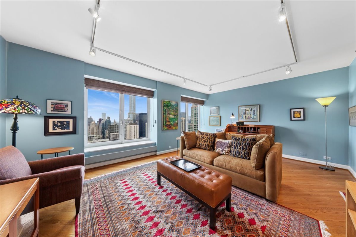161 E Chicago Avenue Unit: 40DE