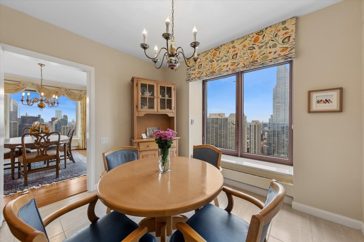 161 E Chicago Avenue Unit: 40DE