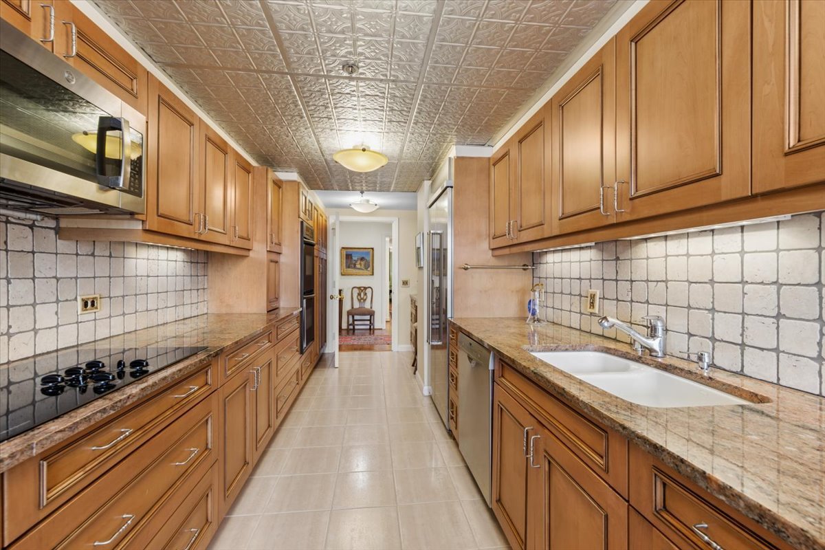 161 E Chicago Avenue Unit: 40DE