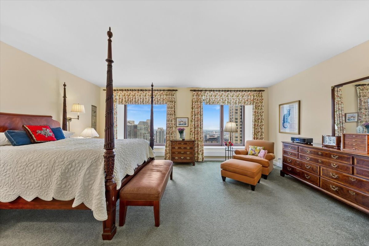 161 E Chicago Avenue Unit: 40DE