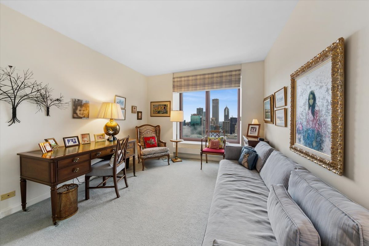 161 E Chicago Avenue Unit: 40DE