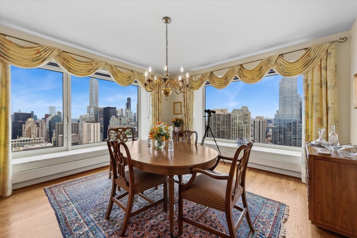 161 E Chicago Avenue Unit: 40DE