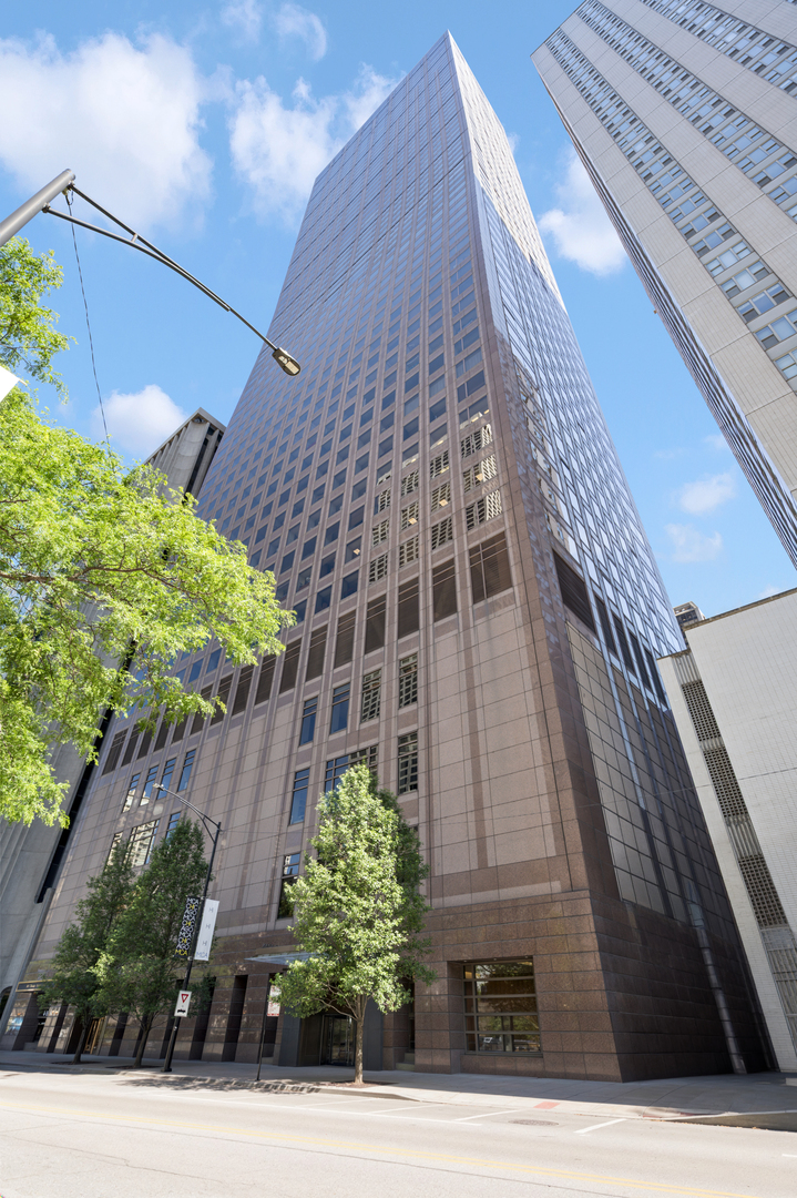 161 E CHICAGO Avenue Unit: 50B