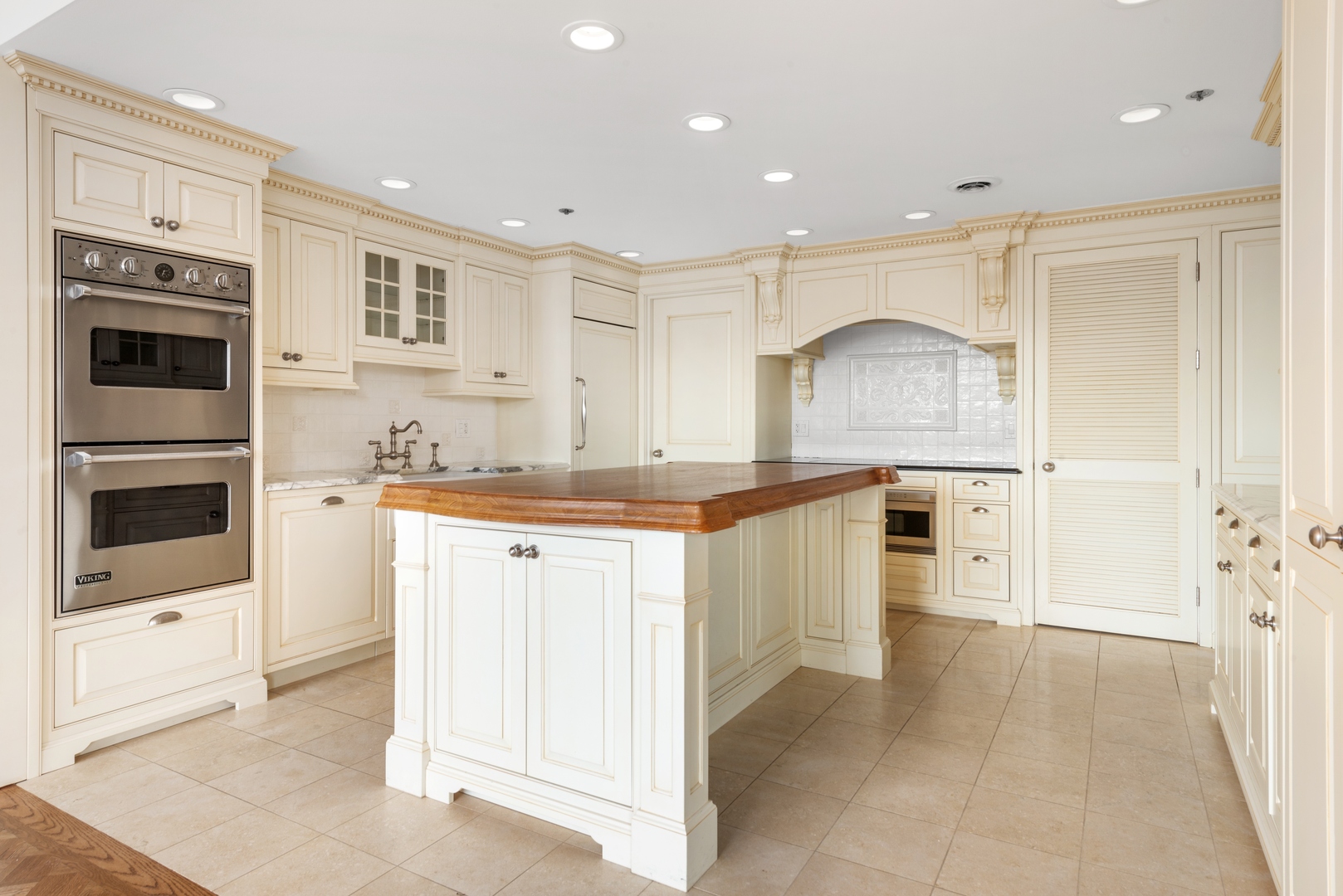 180 E Pearson Street Unit: 3707