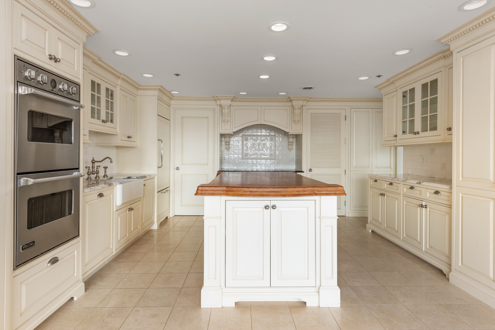 180 E Pearson Street Unit: 3707