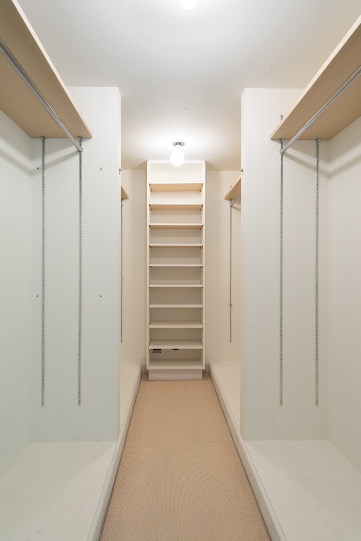 180 E Pearson Street Unit: 3707