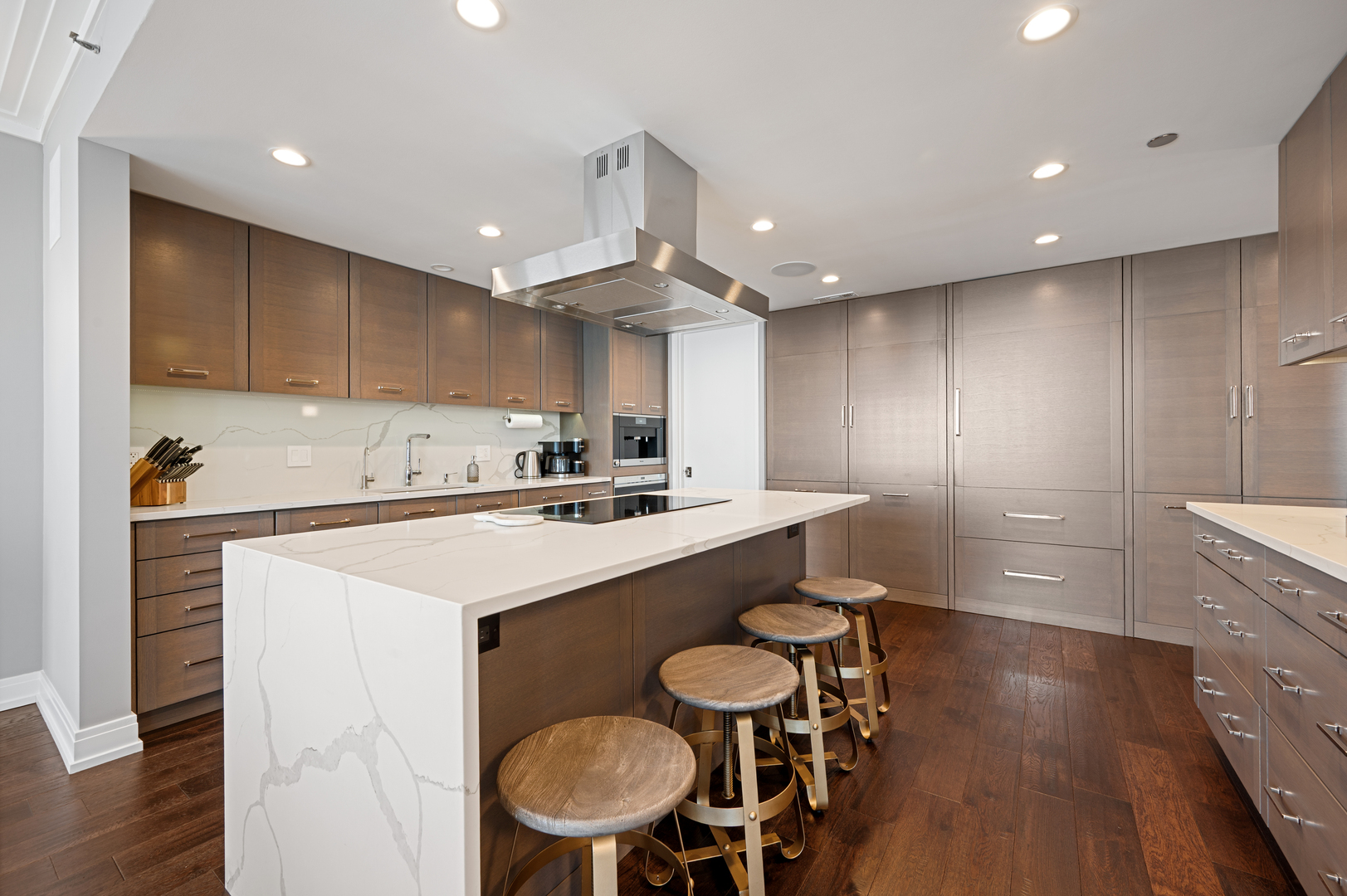 180 E Pearson Street Unit: 7203