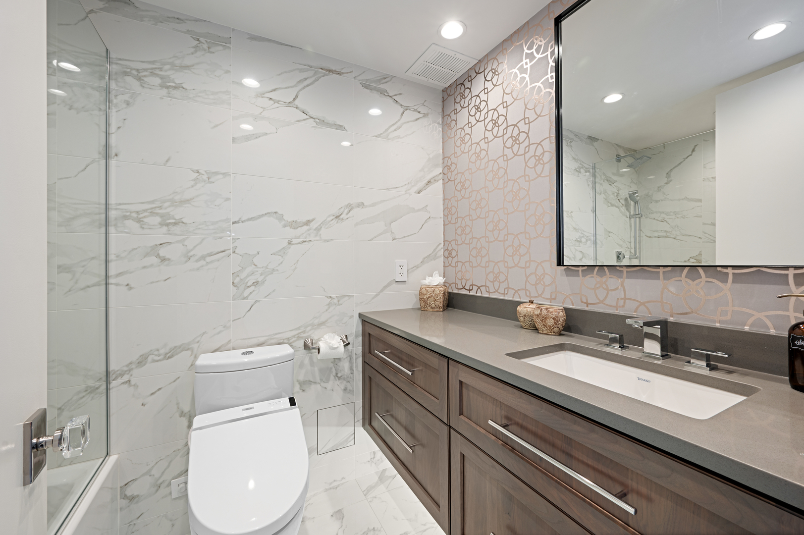 180 E Pearson Street Unit: 7203