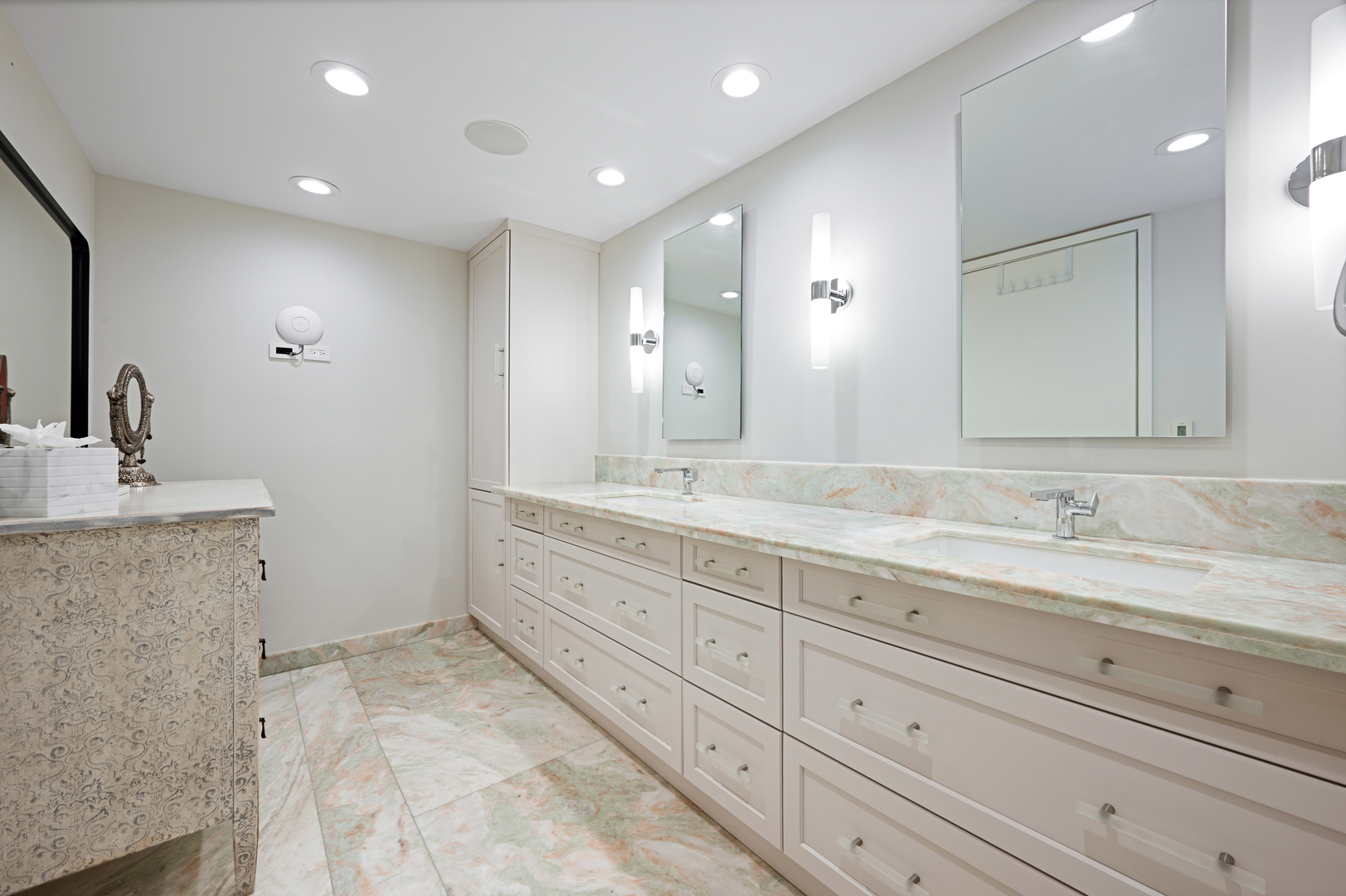 180 E Pearson Street Unit: 7203