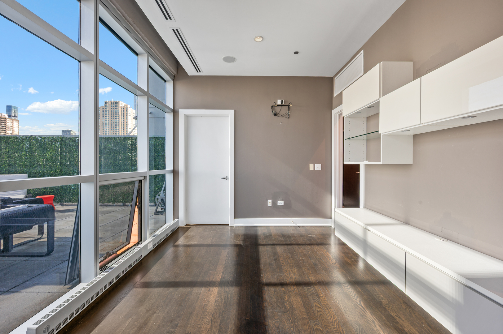 110 W Superior Street Unit: 2603