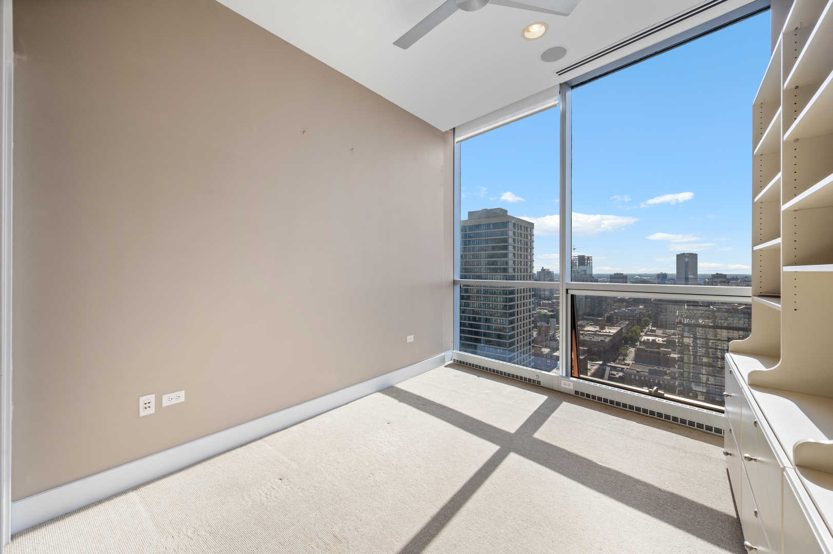 110 W Superior Street Unit: 2603