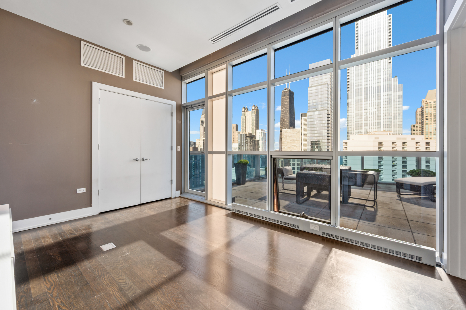 110 W Superior Street Unit: 2603