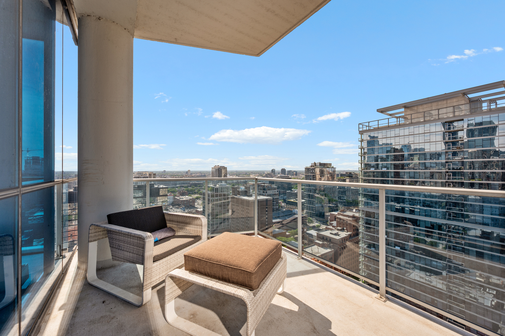 110 W Superior Street Unit: 2603