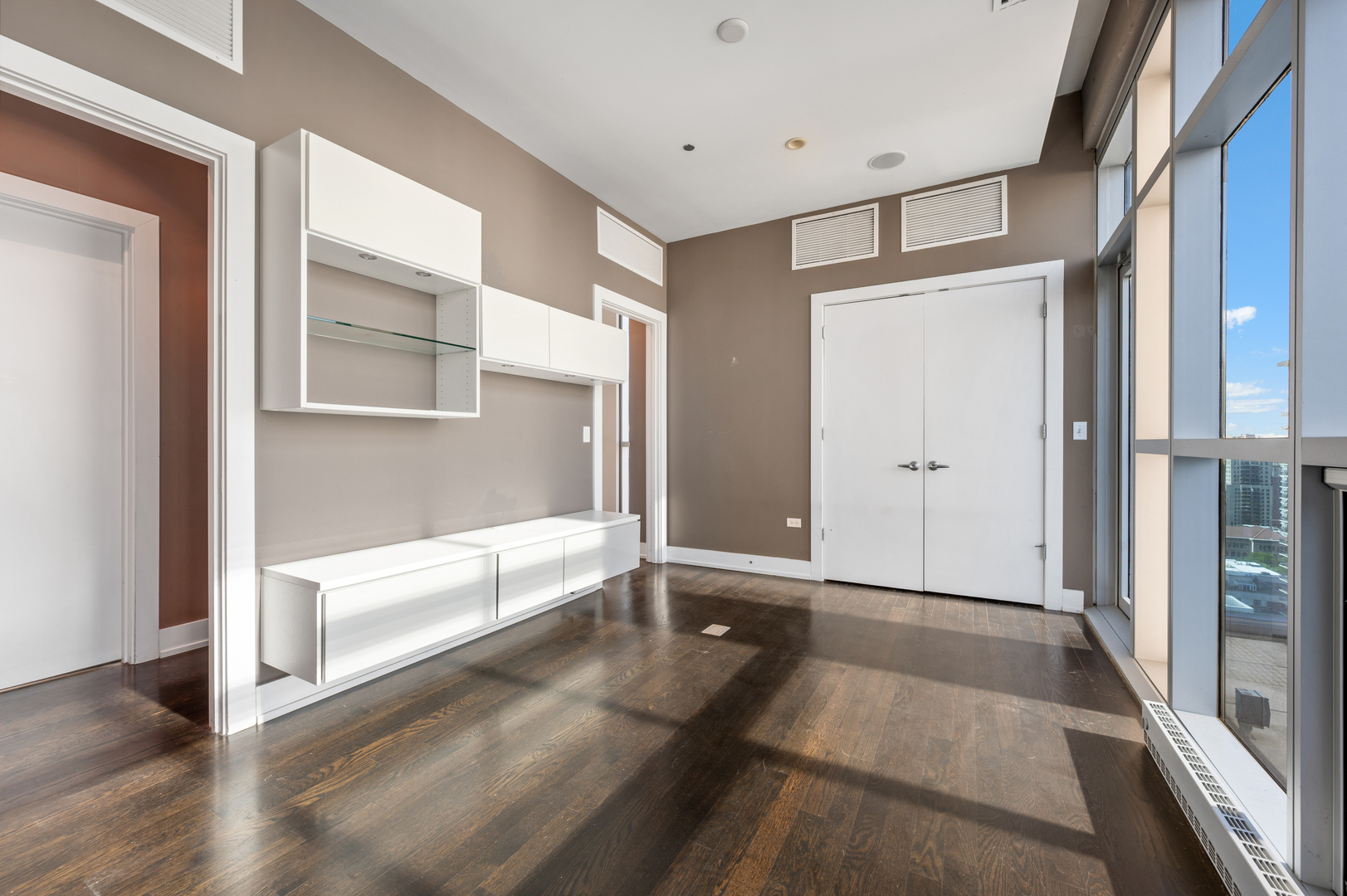 110 W Superior Street Unit: 2603