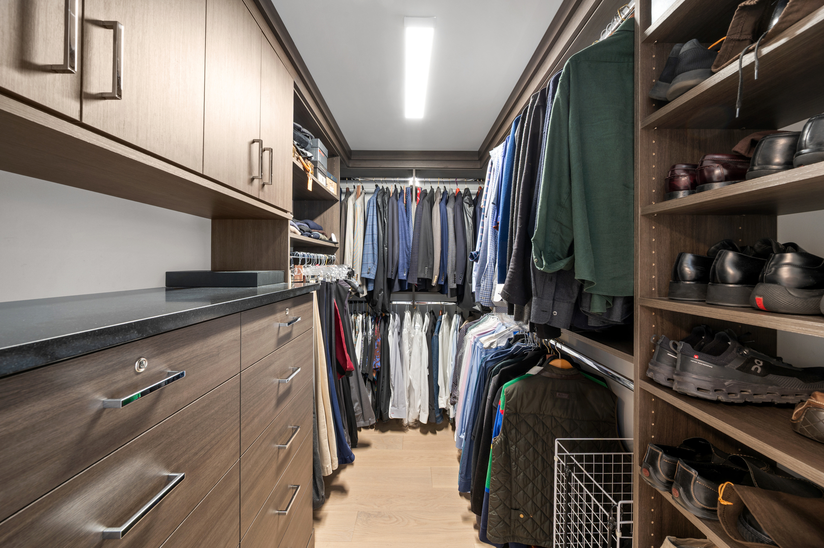 180 E PEARSON Street Unit: 6907